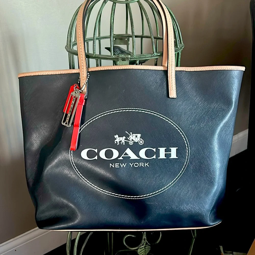 Authentic Coach handbag - Picture 1 of 6